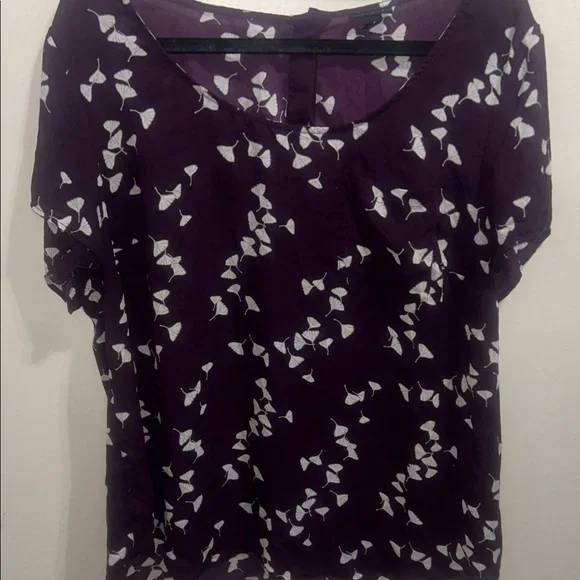 torrid Plum Short Sleeve Scoop Neck Tee with White Leaf Print - Picture 4 of 7